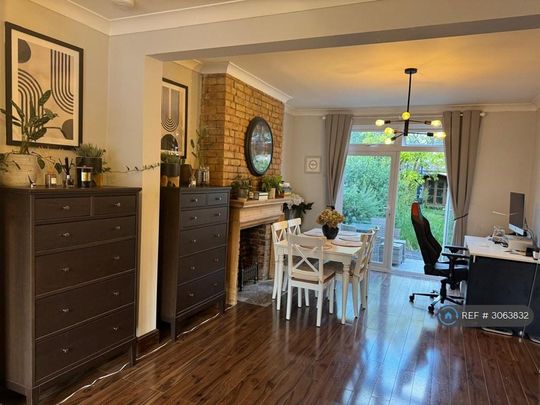 3 bedroom terraced house to rent - Photo 1