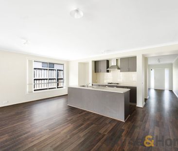 Spacious family home in heart of Gledswood hills - 53 Clover Hill - Photo 4