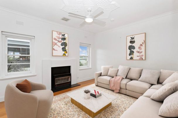 Fully Renovated Art Deco in Prime Lifestyle Locale (3 parking permits available) - Photo 1