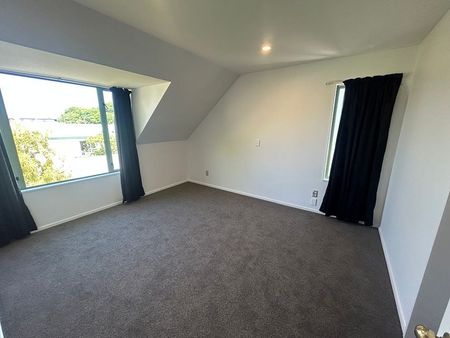Townhouse next to Hagley Park - Photo 3