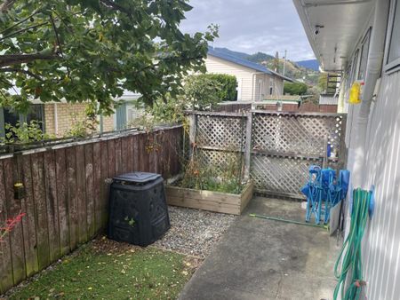 Perfectly Located, Tidy, Semi Modern Living - Photo 3