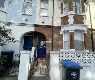 1 bedroom in a flat share to rent - Photo 2