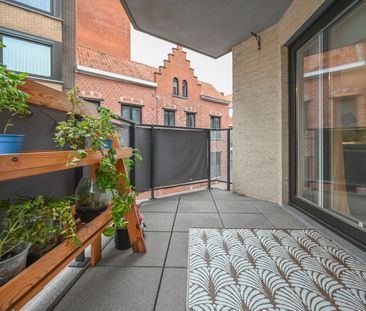 Aantrekkelijk en energiezuinig appartement in hartje Izegem - Foto 1