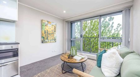 Chic 2BR Central Apt w/ Amenities - Photo 4