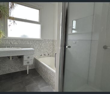 Low Maintenance Three Bedroom Home - Photo 6