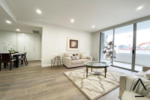 Modern and Serene Rental Home in Scenic Neighbourhood - Photo 1