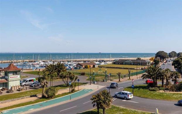 Esplanade, Ryde, PO33 - Photo 1