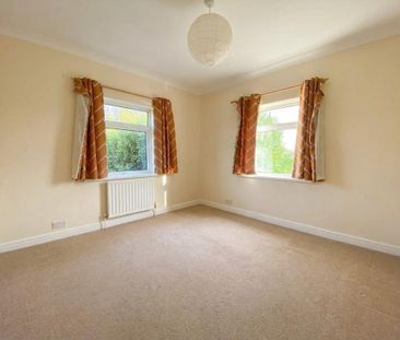 2 bedroom end of terrace house to rent - Photo 3