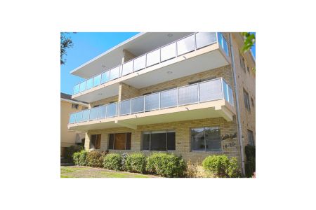 Top-Floor Beachside Apartment in a Peaceful Manly Setting - Photo 3