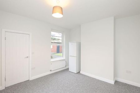 3 bedroom end of terrace house to rent - Photo 4