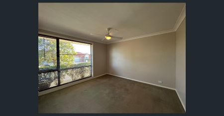 Spacious 3-Bedroom Home in a Quiet Location! - Photo 4