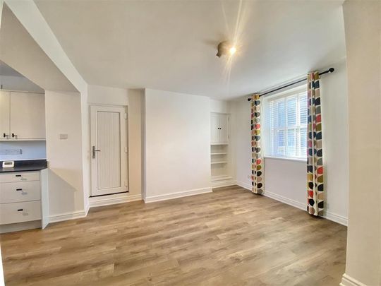 4 bedroom detached house to rent - Photo 1