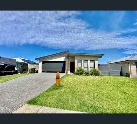 5 Trevally Avenue, Old Bar, NSW 2430 - Photo 3