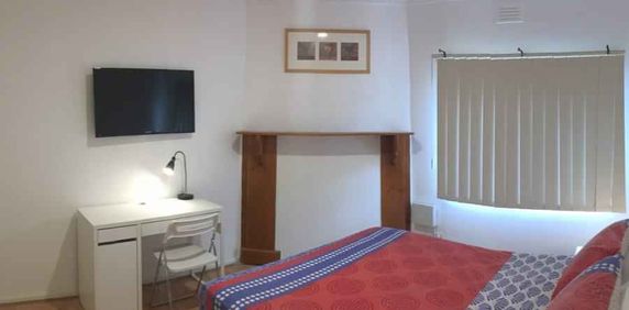 Room 5 (Non Ensuite) - Photo 2