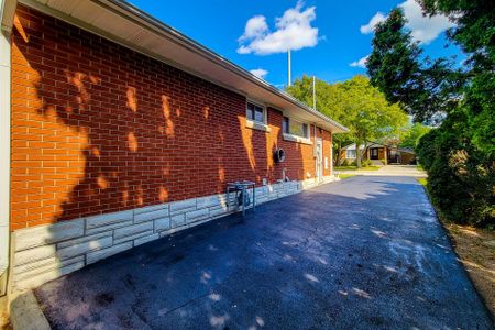 For Lease - 154 West 31st Street Unit# Bsmt., Hamilton, Ontario - Photo 4