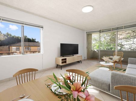 Bondi 2 Bedroom Apartment With LUG - Photo 3