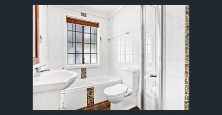 Comfortable Family Home in a Convenient Location - Photo 5