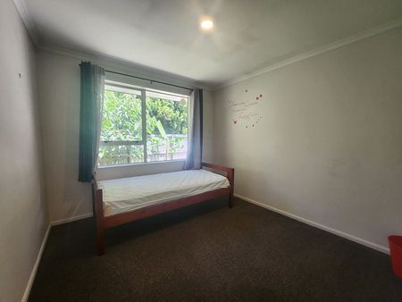 Charming 3BR Home by Hamilton Lake - Photo 5