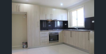 BEAUTYFUL 3 BEDROOM GRANNY - Photo 5