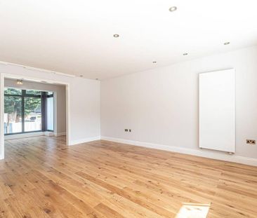 4 bedroom detached house to rent - Photo 2