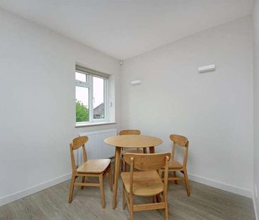 Carlisle Avenue, W3 - Photo 4