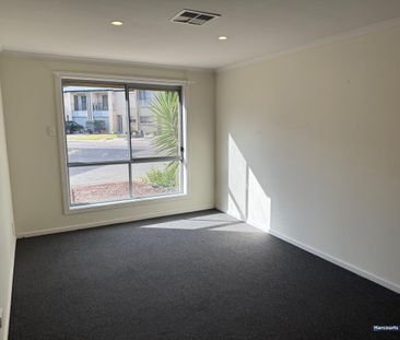4 Bedroom Townhouse in Secure Complex - Photo 3