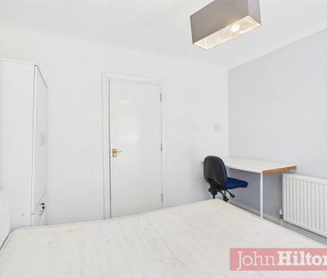 4 bedroom terraced house to rent - Photo 4