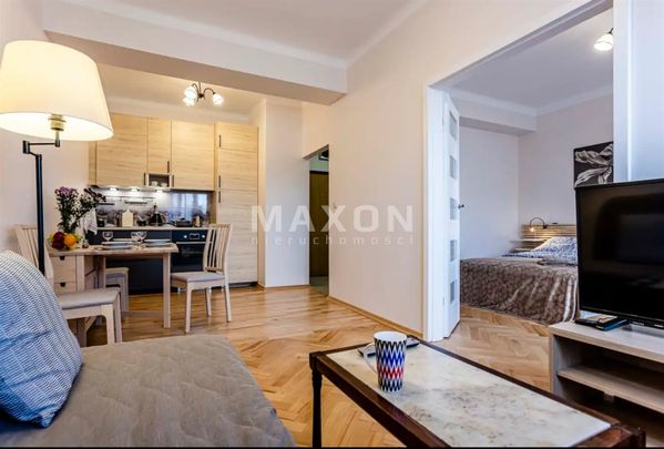 Mieszkanie z widokiem na Plac Konstytucji - Photo 1