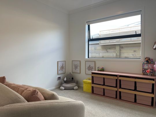 Luxury Coastal Living in Papamoa vs Executive Family Retreat - Photo 1