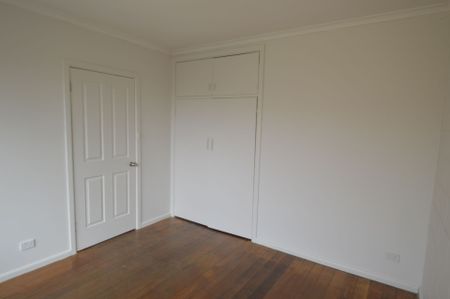 Charming 2-Bedroom Unit in Prime Location - Photo 5