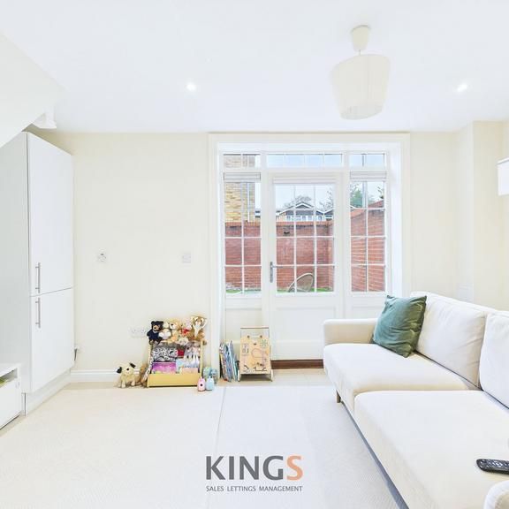 2 bedroom end of terrace house to rent - Photo 1