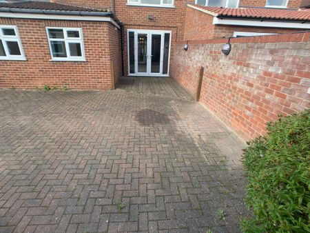 Bedale Avenue, Osbaldwick - P10601 - Photo 2