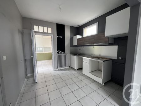 Location Maison 4 pièces 110m² DONVILLE LES BAINS 50350 - Photo 3