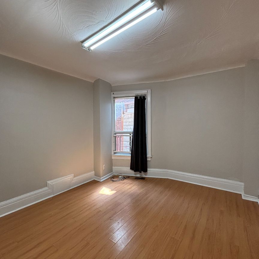 For Lease - 593 Bathurst Street Unit# Main Floor, Toronto, Ontario - Photo 1