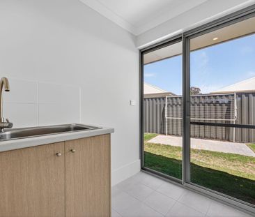 172 Alverstone Boulevard, Lakelands, WA 6180 - Photo 5