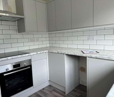 Dovedales, Norwich, NR6 - Photo 1