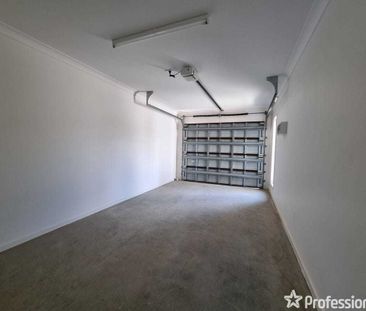 !!BEAUTIFUL UNFURNISHED TOWNHOUSE!! - Photo 1