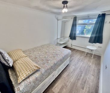 Kinson Road- ALL BILLS INCLUDED, BH10 5HF, Bournemouth - Photo 4