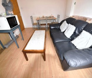 3 bedroom House in Mayville Avenue, Leeds - Photo 4