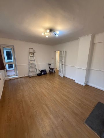 3 Bed Flat, Budoch Drive, IG3 - Photo 2