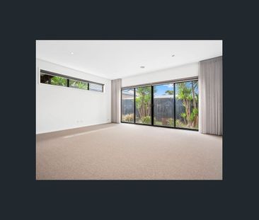 MODERN AND BRIGHT HOME WAITING FOR YOU - Photo 2