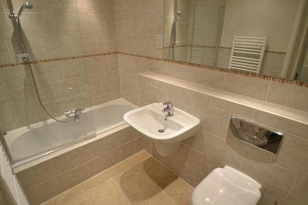 2 Bedroom Apartment To Let - Photo 4