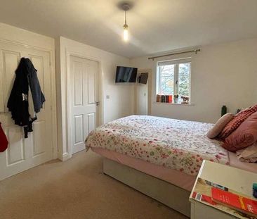 Woking, Surrey, GU22 - Photo 3