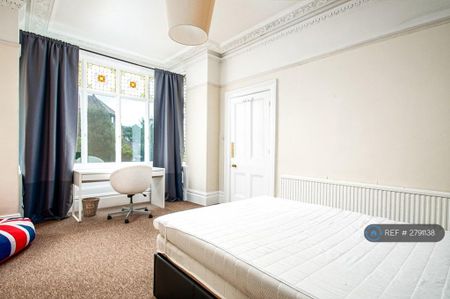 6 bedroom detached house to rent - Photo 5