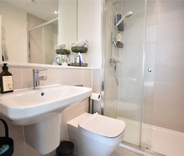 2 bedroom Flat in Bowman House, Farnborough - Photo 3