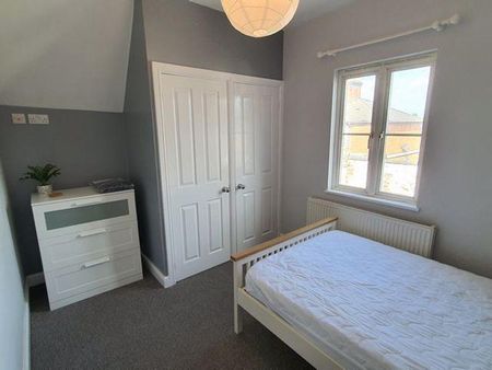 1 bedroom in a house share to rent - Photo 4