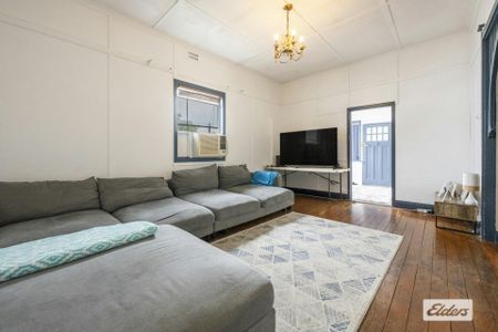 Central, Double Storey Family Home - Photo 2