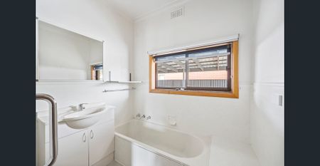 Stylish and Inviting Home in Prime Wendouree Location - Photo 4