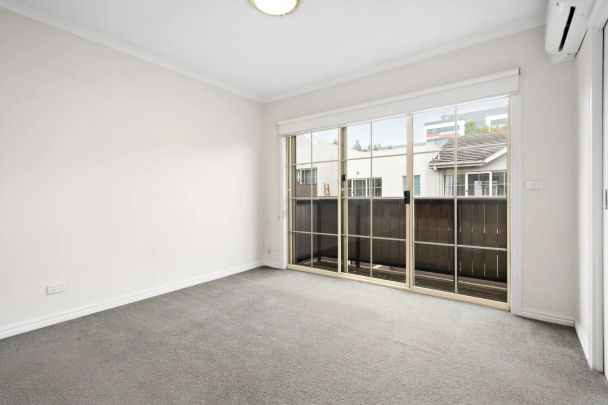 11 Park Lane, South Yarra. - Photo 1