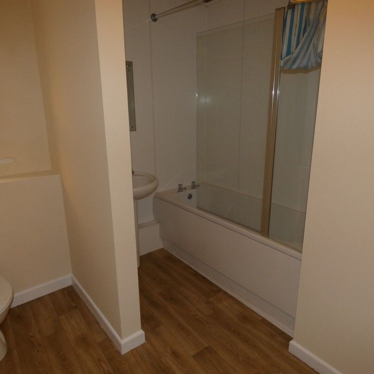 1 bed Apartment - To Let - Photo 1